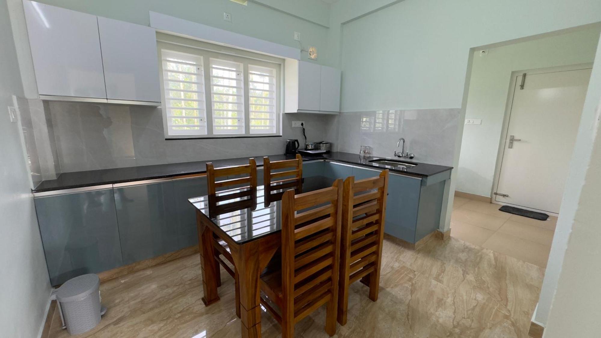 The Karlyle Homestay Vaduvanchal Extérieur photo